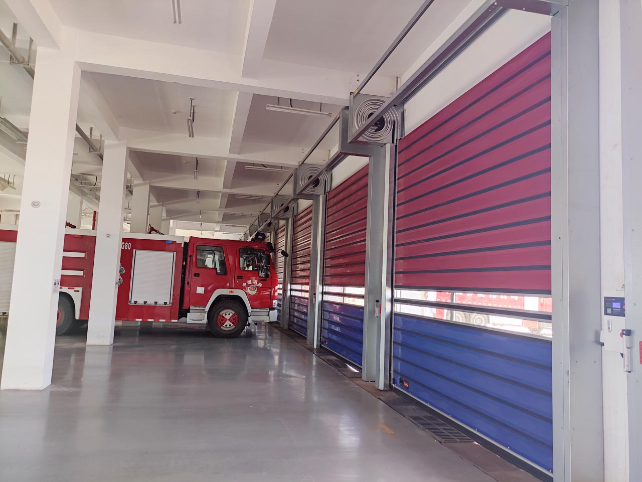 硬質(zhì)快速門